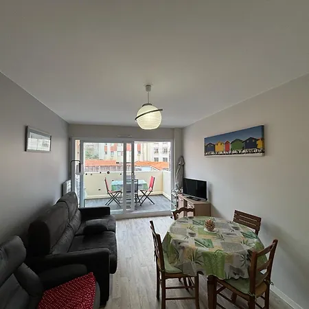 2 Etoiles Avec Balcon, Acces Direct Plage Des Sables-d'olonne - Fr-1-197-606 * Ле-Сабль-д’Олон