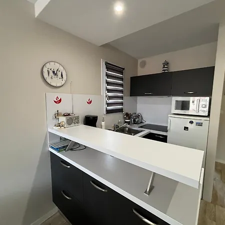 2 Etoiles Avec Balcon, Acces Direct Plage Des Sables-d'olonne - Fr-1-197-606 Апартаменты