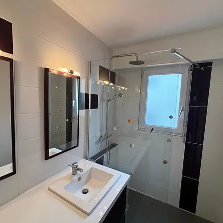 Апартаменты 2 Etoiles Avec Balcon, Acces Direct Plage Des Sables-d'olonne - Fr-1-197-606