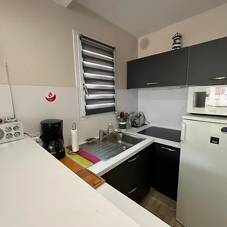 Апартаменты 2 Etoiles Avec Balcon, Acces Direct Plage Des Sables-d'olonne - Fr-1-197-606 *