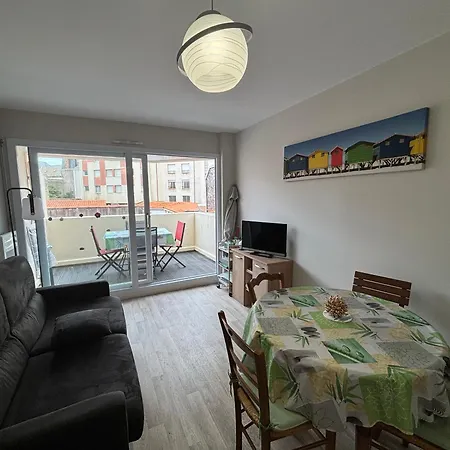 Апартаменты 2 Etoiles Avec Balcon, Acces Direct Plage Des Sables-d'olonne - Fr-1-197-606 Ле-Сабль-д’Олон