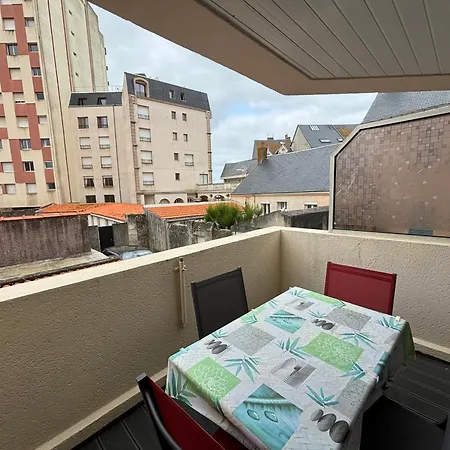 Апартаменты 2 Etoiles Avec Balcon, Acces Direct Plage Des Sables-d'olonne - Fr-1-197-606 Ле-Сабль-д’Олон