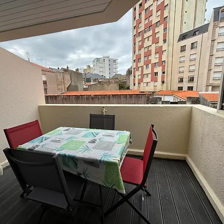 Апартаменты 2 Etoiles Avec Balcon, Acces Direct Plage Des Sables-d'olonne - Fr-1-197-606 *